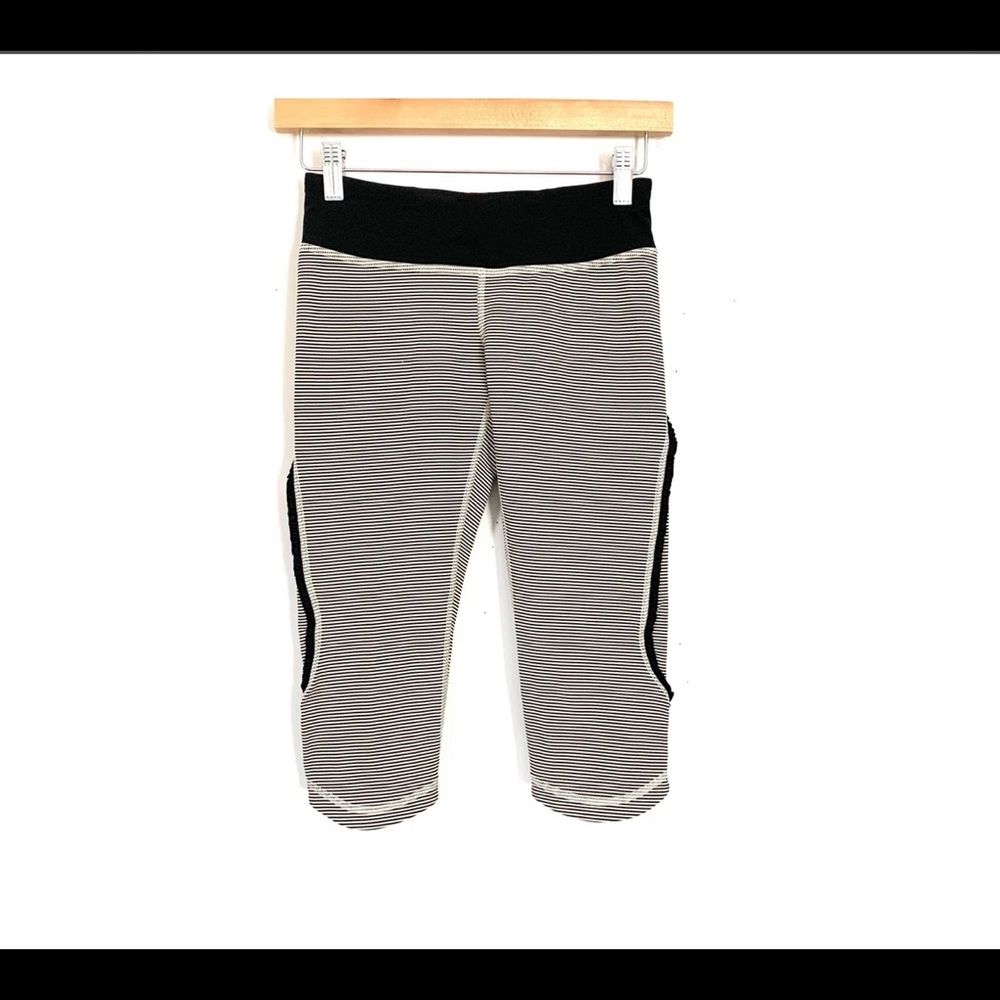 LULULEMON TAN & BLACK STRIPE CROP LEGGING